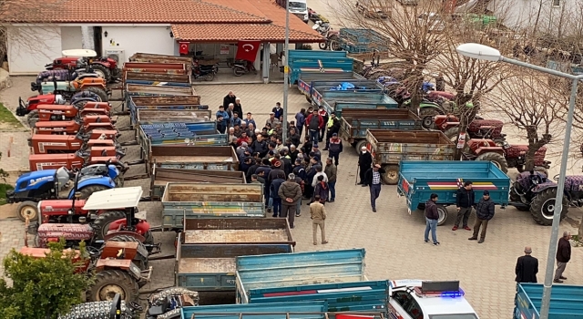 Kaş’ta 80 traktör sürücüsüne reflektör dağıtıldı