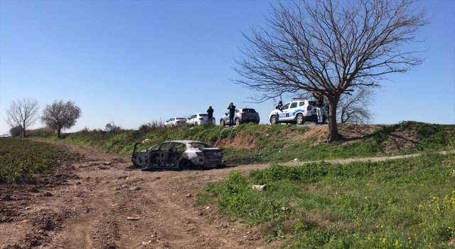 Adana’da tarlada yanmış otomobil bulundu