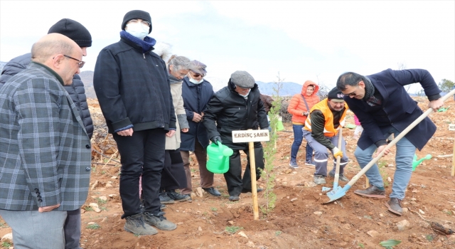 Mersin’de Kovid19’dan hayatını kaybeden sağlıkçılar için fidan dikildi
