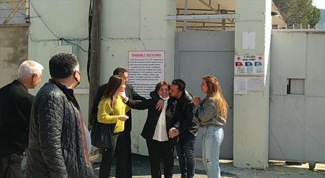 Adana’da kocasını bıçakla öldürdüğü iddiasıyla yargılanan kadına ceza verilmedi