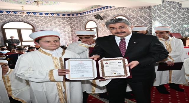Osmaniye’de hafızlığını tamamlayanlara icazet belgesi verildi