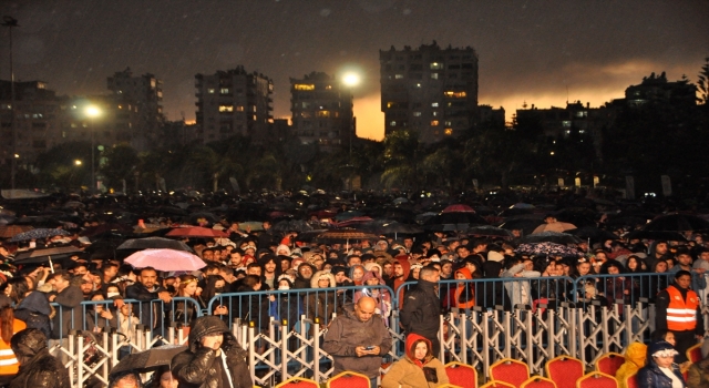 Portakal Çiçeği Karnavalı kapsamında Haluk Levent konser verdi