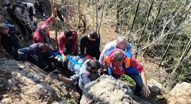 Osmaniye’de kayalıklardan düşen kişiyi AFAD kurtardı