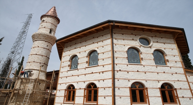 Antalya’da yapılan ”düğmeli cami” nakış gibi işleniyor