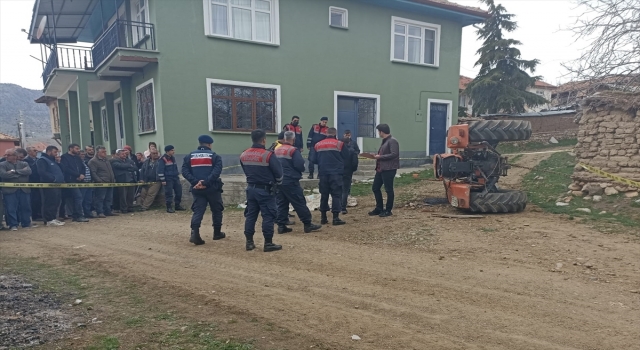 Isparta’da devrilen traktörün altında kalan sürücü öldü