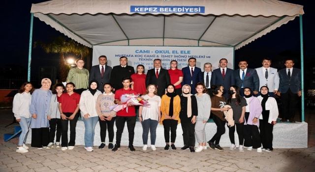 Antalya Valisi Yazıcı, öğrenci ve vatandaşlarla iftarda buluştu