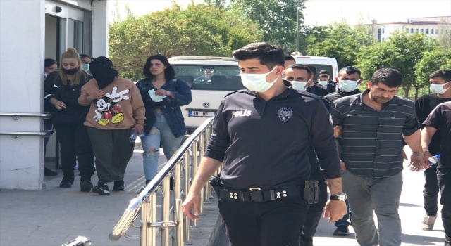Adana’da uyuşturucu operasyonunda gözaltına alınan 3 zanlı tutuklandı