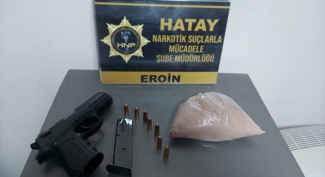 Hatay’da silah ve eroin bulunan araçtaki 4 zanlıdan 1’i tutuklandı