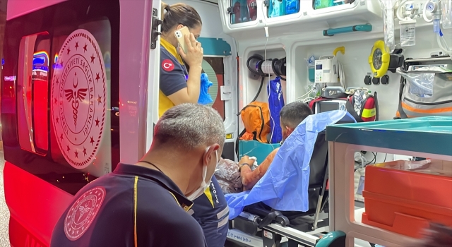 Adana’da bıçaklı kavgada 4 kişi yaralandı