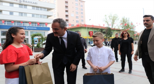 Milli Eğitim Bakanı Özer, Isparta Valiliğinde konuştu: