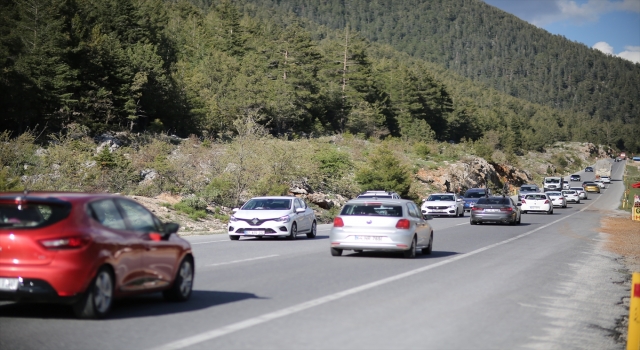 AntalyaKonya kara yolunda trafik yoğunluğu