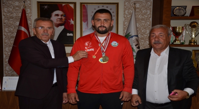 Serikli pehlivanlar altınla ödüllendirildi