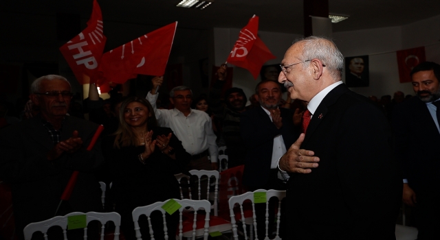 CHP Genel Başkanı Kılıçdaroğlu, Burdur’un Bucak ilçesinde partisine katılanlara rozet taktı: