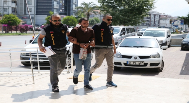 Antalya’da marketteki silahlı soygun güvenlik kamerasına yansıdı