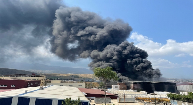 GÜNCELLEME Hatay’da antrepoda çıkan yangına havadan ve karadan müdahale ediliyor