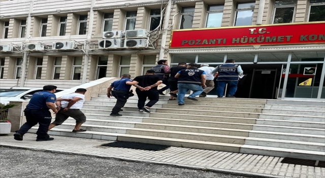 Adana’da dinlenme tesislerinden hırsızlık yaptığı iddia edilen 4 kişi yakalandı