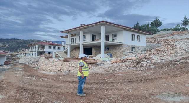 Antalya’da orman yangınında zarar gören evlerin yenileri yapılıyor