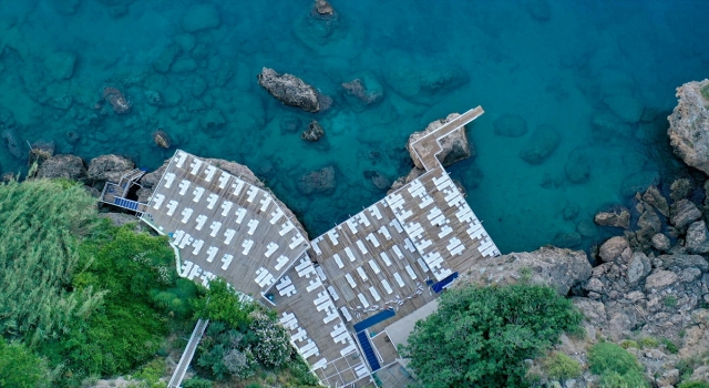 Antalya’da falez plajlarının doluluk oranı anlık takip edilebiliyor