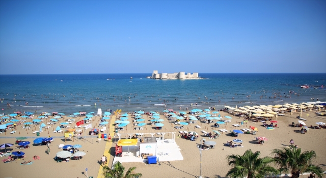 Mersin Kızkalesi’nde bayram hareketliliği yaşanıyor