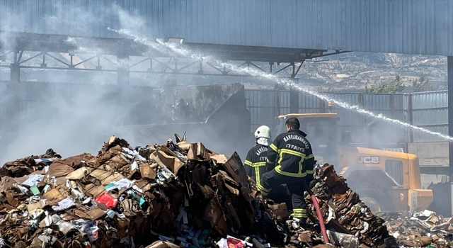 Kahramanmaraş’ta atık kağıt toplama alanında çıkan yangın söndürüldü