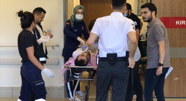 Adana’da evlerinde bıçaklı ve silahlı saldırıya uğrayan çift yaralandı