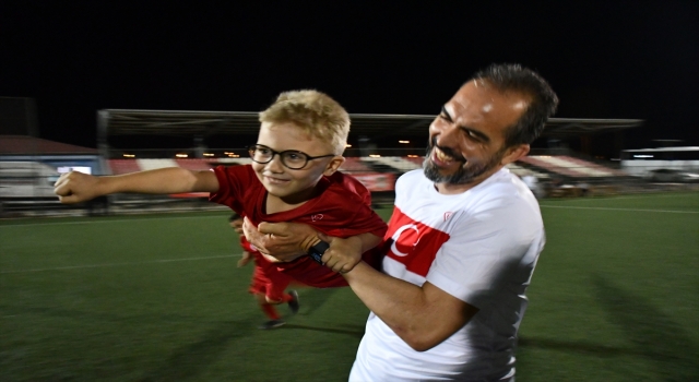 Kahramanmaraş’ta protokol üyeleri, şehit ve gazi çocuklarıyla futbol oynadı