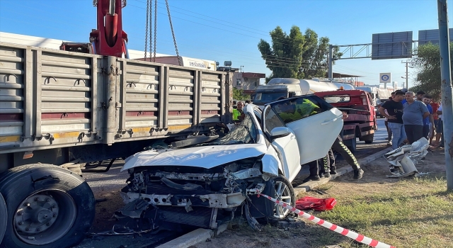 GÜNCELLEME Mersin’de tıra çarpan otomobildeki 4 kişi öldü