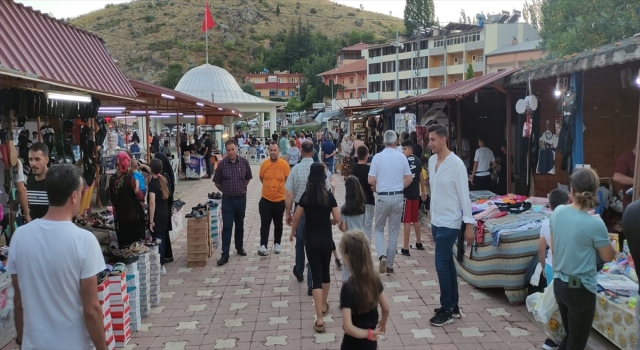 Ekinözü içmelerindeki yoğunluk esnafın yüzünü güldürüyor