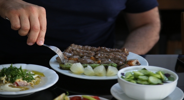 Antalya’nın katkısız lezzeti: Şiş köfte