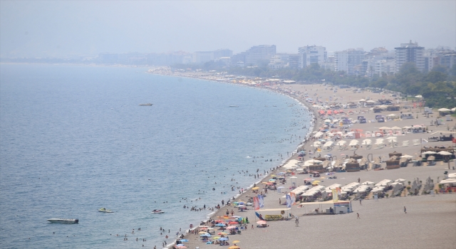 Antalya’da yüksek nem bunalttı