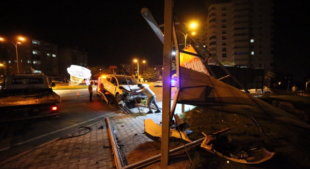 Kahramanmaraş’ta iki otomobilin çarpıştığı kazada 8 kişi yaralandı