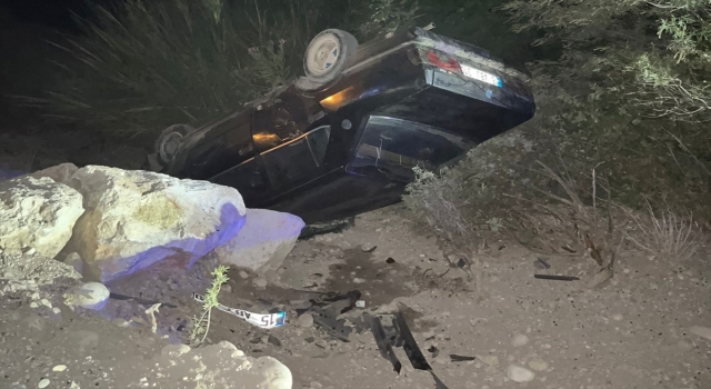 Antalya’da şarampole devrilen otomobilin sürücüsü yaralandı