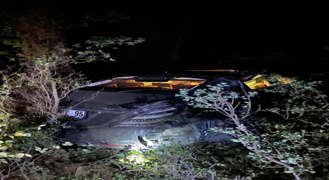 Isparta’da şarampole devrilen otomobildeki 2 kişi öldü 1 kişi yaralandı