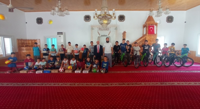 Pozantı’da Kur’an kursunda başarılı olan öğrenciler ödüllendirildi