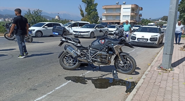 Yunus ekibinin olduğu motosikletle otomobilin çarpışması sonucu polis memuru yaralandı