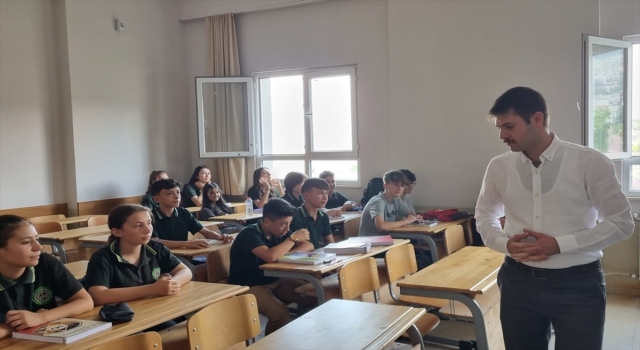 Aladağ Kaymakamı Cebeci, öğretmenler ve öğrencilerle buluştu