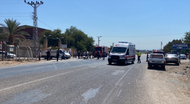 Hatay’da kamyona çarpan motosikletin sürücüsü ağır yaralandı