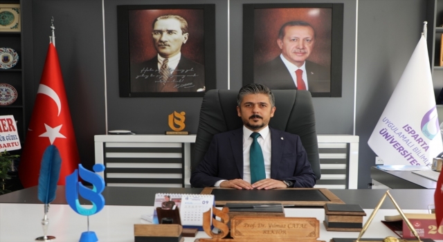 ISUBÜ Rektörlüğüne atanan Prof. Dr. Yılmaz Çatal görevine başladı