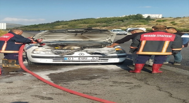 Mersin’de otomobil seyir halindeyken alev aldı
