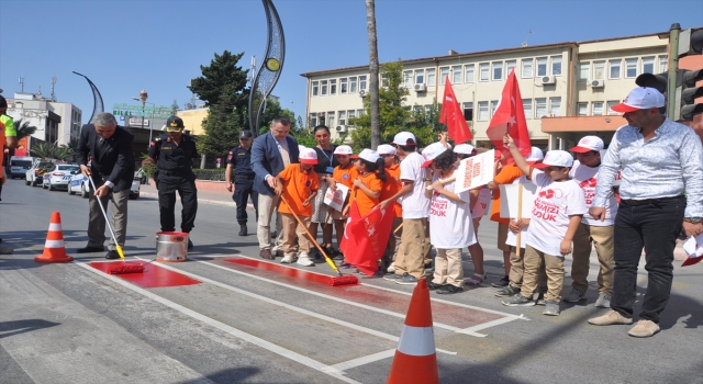 Adana, Mersin ve Hatay’da yaya geçitleri kırmızıya boyandı