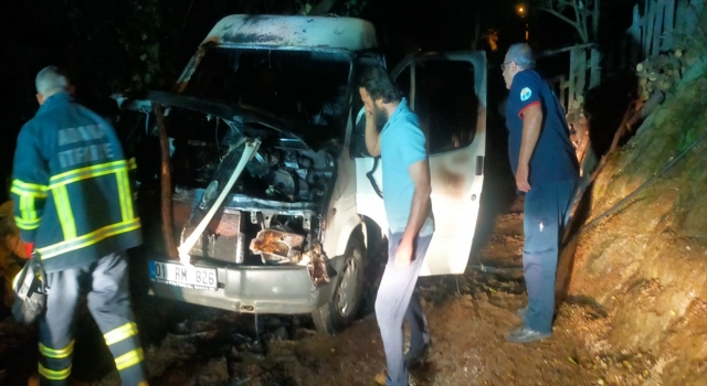 Adana’da minibüste çıkan yangın söndürüldü