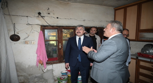 Osmaniye Valisi Yılmaz, depremde evleri zarar gören vatandaşları ziyaret etti