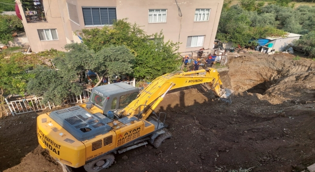 Hatay’da göçük altında kaldığı ihbar edilen kişi için çalışma başlatıldı