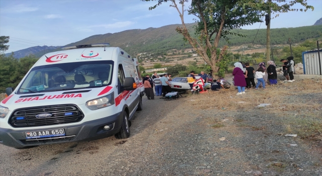 Osmaniye’de ağaca çarpan otomobildeki çift yaralandı