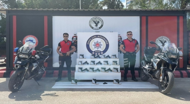 Adana’da polis denetimlerinde 121 ruhsatsız silah ele geçirildi