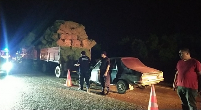 Adana’da saman yüklü römorka çarpan otomobilin sürücüsü öldü