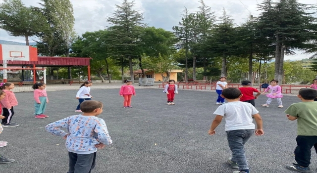 Feke’de öğrenciler eski oyunlarla teknoloji bağımlılığından uzaklaşıyor