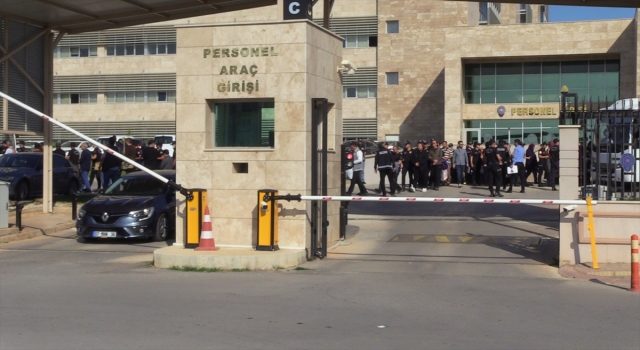 Antalya merkezli 10 ildeki FETÖ operasyonunda yakalanan 102 zanlı adliyede