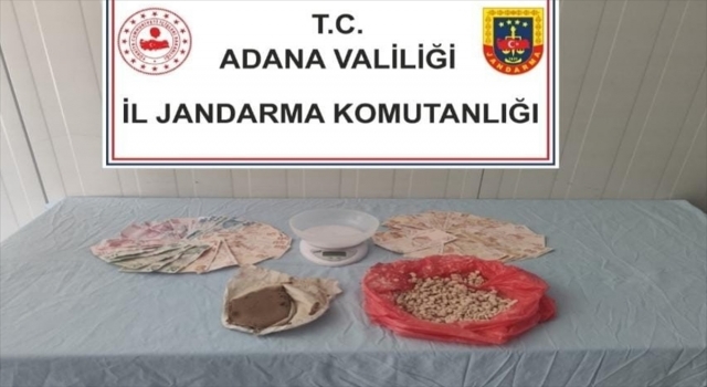 Adana’da 865 uyuşturucu hap ve 128 gram esrar ele geçirildi