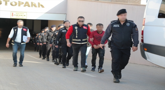 Antalya’da aranan hükümlülere yönelik operasyonda 74 kişi yakalandı